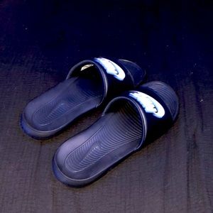 nike slides black white white symbol